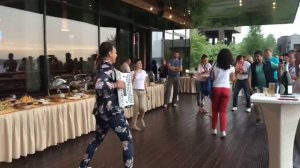 Красивая песня! Хит ! Гулять так до утра... Всем только хорошего настроения!