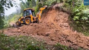 JCB против оползня на горной реке -Источник воды в горной деревне