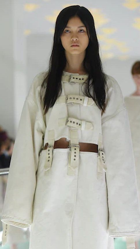 СКАНДАЛ НА ПОКАЗЕ смотреть онлайн