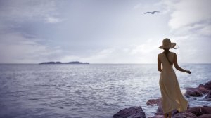 Чайка...чайка...(имя Лариса в  переводе с греческого )