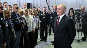 Президент с волонтёрами и сотрудниками колл-центра программы «Итоги года с Владимиром Путиным» 19.12