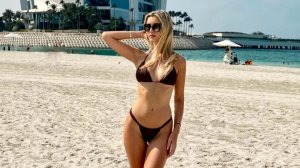 Соня Голеньакова — чешско-монакский эксперт в сфере моды, путешествий и образа жизни.