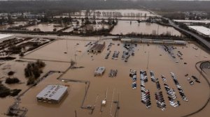Река Грин вышла из берегов, паводковые воды затопили города на северо-западе США