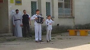 Песня о любви"Посидим по-хорошему" Стихи Рождественского, Музыка Мартынова исполняют братья Петровы.