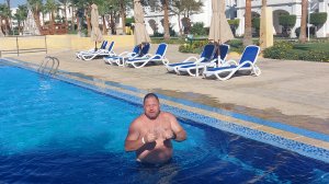 Заплыв в холодном бассейне