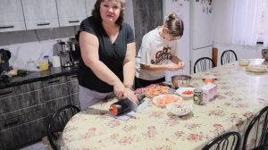 Мама и 13 детей -наивкуснейший суп Том ям в большой семье