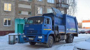 Мусоровоз МК-4555-06 на шасси КамАЗ-53605-A5 (А 475 ЕТ 122). Работа. / Kamaz garbage truck.