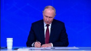 Путин: России удается сохранять хорошие темпы роста реальных зарплат