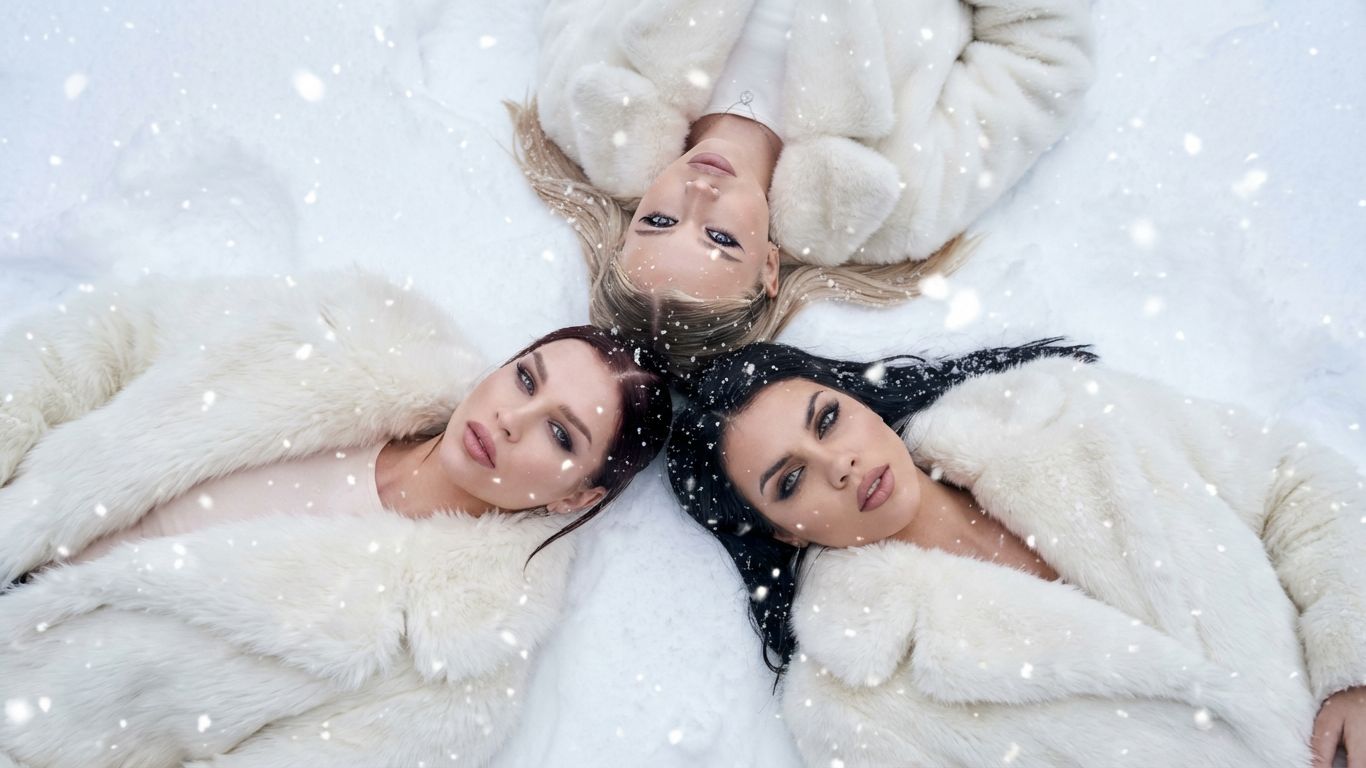 SEREBRO - Снег идет (Mood video) смотреть онлайн