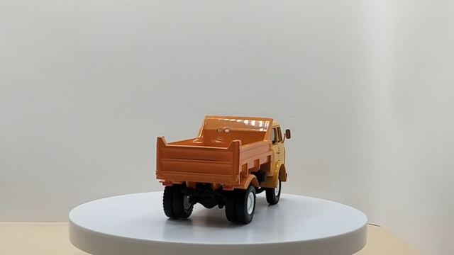 Легендарные грузовики СССР №111, МАЗ-5549  "Вечный деятель" 1:43