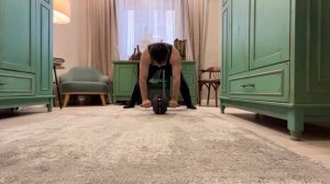 Спорт. Гимнастическое колесо с носков.