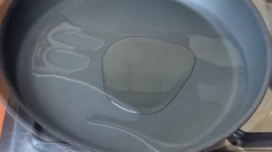 Запекаю рыбу в духовке и подаю на стол с картошечкой! Очень вкусно.