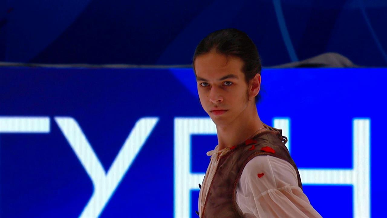 Петр Гуменник выиграл короткую программу на Чемпионате России в Петербурге смотреть онлайн