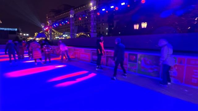 Каток на Площади революции. 18.12.2025