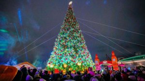 Главная новогодняя елка Алматы засияла огнями. Праздник собрал тысячи горожан