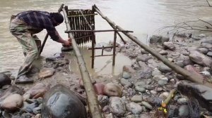 Необычная Рыбалка на реке / Супер Техническая Рыбалка