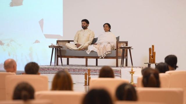 О Шри Притаджи и Шри Кришнаджи.