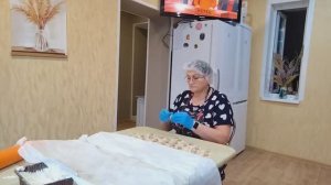 ОБЫЧНАЯ ЖИЗНЬ В СЕЛЕ/ СЕГОДНЯ ПЕЛЬМЕНИ/