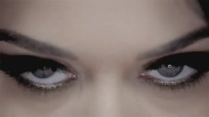 ЖЕНЩИНА-ОСЕНЬ.