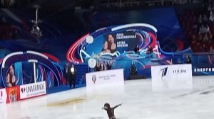 Басик на Фигурном КАТАНИИ!!! | Разминка и номера фигуристов! | Аплодисменты от Тиски💗😼😼😼