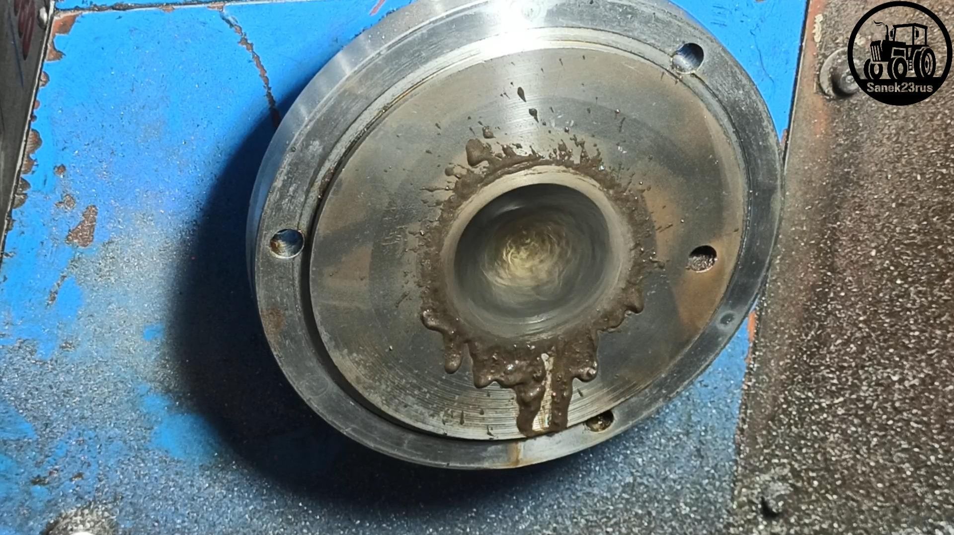 КАК ПРОСТО почистить проходное в шпинделе токарного станка (#Фсёпро100) смотреть онлайн