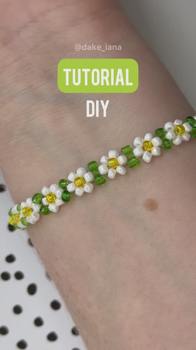 Туториал - Как сделать браслет из бисера с ромашками 🤍💛💚 смотреть онлайн