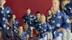 Таисия выступает первый раз | Младшая внучка Тая●●●