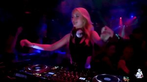 Я выпycтилa джинa [ai клип]