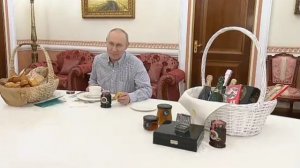 Выпечка из пекарни «Машенька» доехала до Владимира Путина. Президент попробовал ее с чаем.