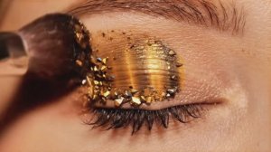 Волшебный макияж: Звуки кистей по векам. Чудесные мурашки по твоей голове от прикосновения к векам.