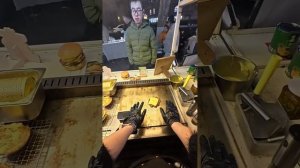 уличная еда в прямом эфире. бургеры