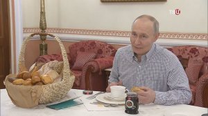Путин попил чаю с булочками из пекарни "Машенька"