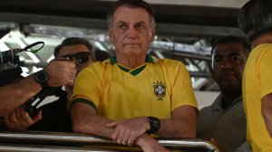 Reuters: верховный суд Бразилии разрешил Болсонару покинуть тюрьму для операции