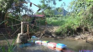 Построила водяное колесо, чтобы наполнить пруд.