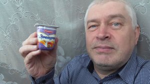 Йогурт «Эрмигурт» густой. Если баночку перевернуть, то с йогуртом ничего не будет.