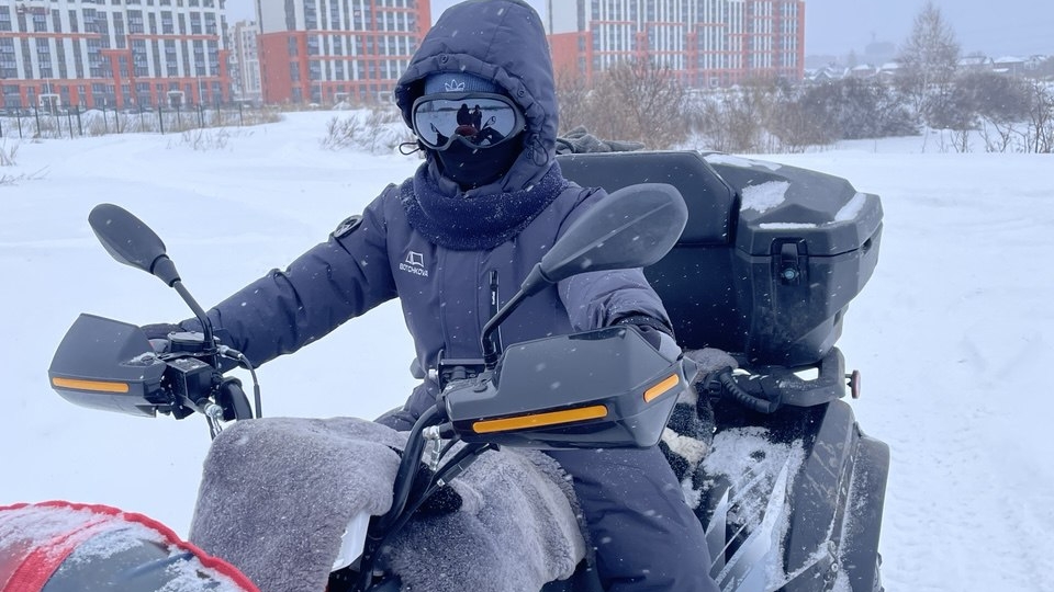 Покатушки плюшки. Засадили квадроцикл в снег. Kayo au200. смотреть онлайн