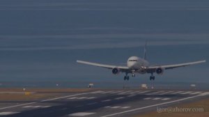 Боинг 767 чартерной авиакомпании Azur Air приземляется в аэропорту Пхукета.