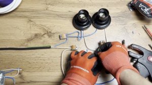 Как правильно подключить двух клавишный выключатель.