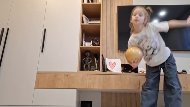 красивый танец с мячом смотреть онлайн