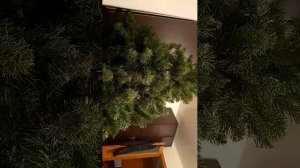 украшаем ёлку 👍👍👍👍