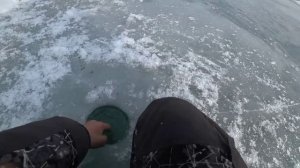 КОГДА С ДЕВУШКОЙ НА РЫБАЛКЕ ВСЕГДА КЛЮЕТ!!!!!!! Певый лед на Оби! Безмотылки от ESOX В ДЕЛЕ!