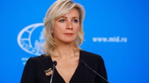 Захарова: Запад твердит об изоляции РФ, пока в нее "ручейками стекаются" люди