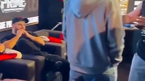 💥Фарид Ядуллаев газует на бойца Байру.

💬«Если ты мужчины ты сядешь со мной в машину и мы поедем!»