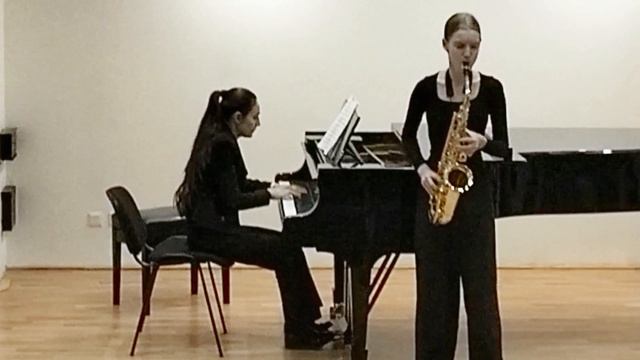 М. Готлиб. Концерт для саксофона-альта и духового оркестра. II часть смотреть онлайн