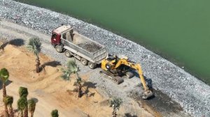 Продолжено строительство здания в форме корабля посреди озера