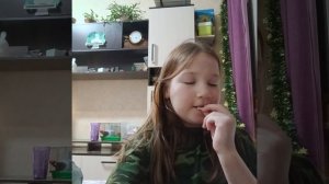 Кушаем не обычные сладасьти чееееееек﹤3