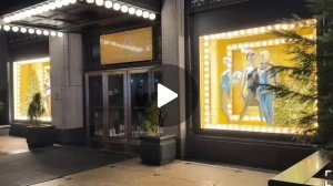 выкинули ёлку  в Нью-Йорке