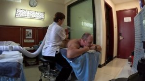 Китайская медицина в Санья, Хайнань.Медицинский центр Сын-хай, бухта Дадунхай. Прижигание сигарами