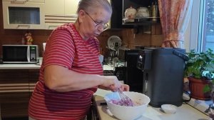 Куда использовать прошлогоднее варенье? Зачем готовить, сейчас все кушают в ресторанах! Шарлотка.