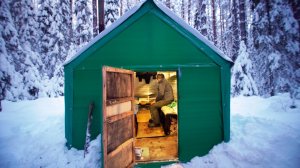 ОТКОПАЛИ БАЛАГАН, РЕМОНТ / РЫБАЛКА НА ХАРИУСА / БЫТ В ТАЙГЕ ЗИМОЙ / ЖИВЁМ В ЛЕСУ